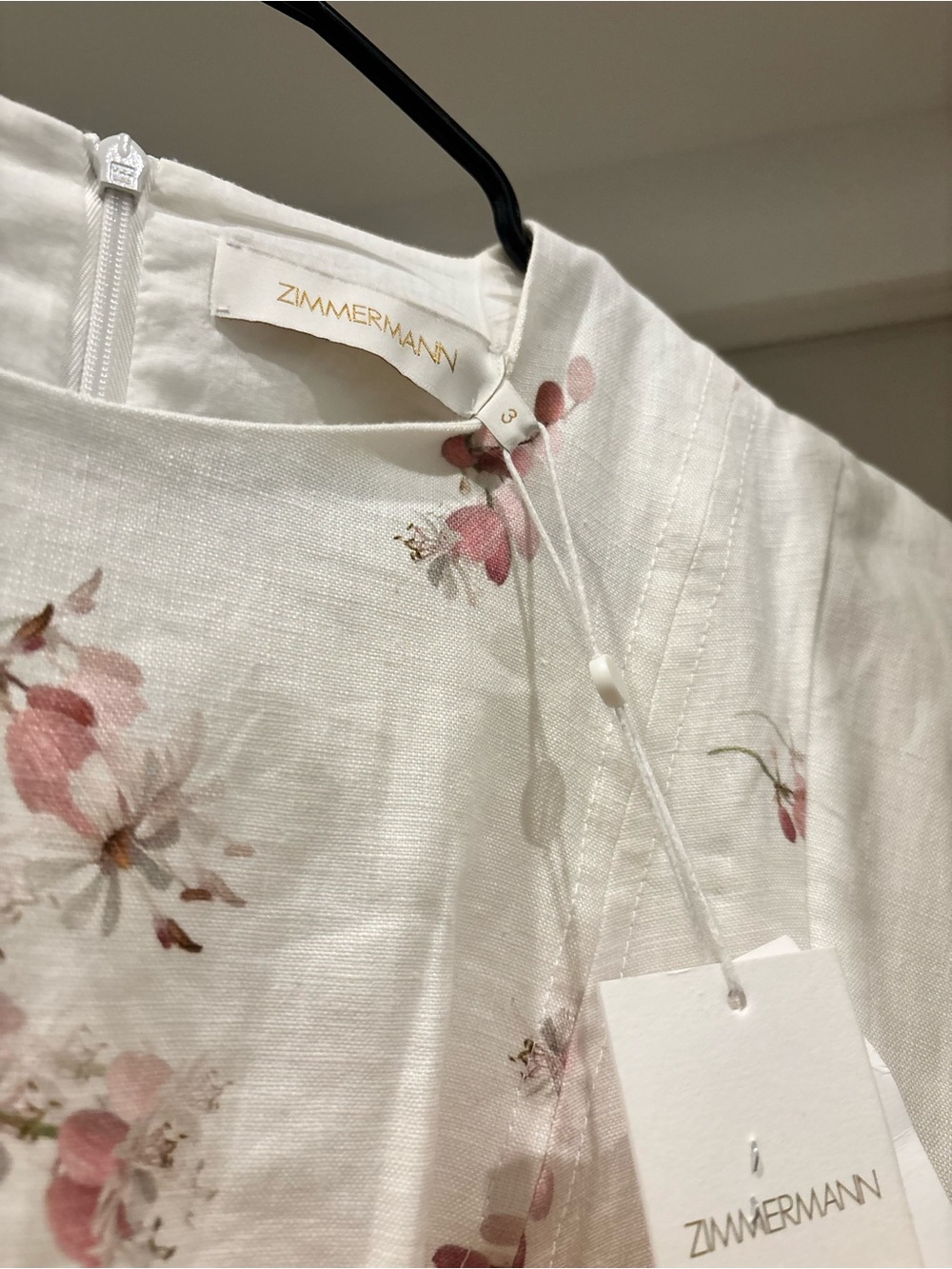 Zimmermann Cream Linen Dress with Soft Pink Floral Print

Zimmerman size 3